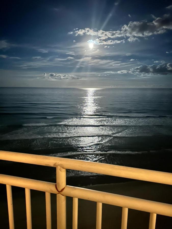 Beach Oasis 704 Lovely Daytona Ocean Front For 5 Sleeps Up To 12 Дейтона-Бич Экстерьер фото